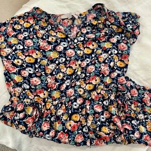 LOFT Petite XS floral dress. Cinched waist, buttons in front, flutter sleeve.